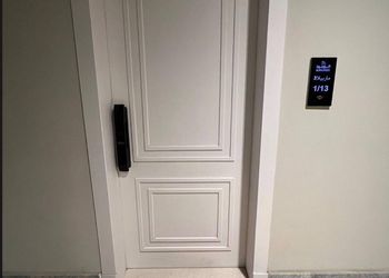 استديو بسرير ماستر وجلسة جانبية 