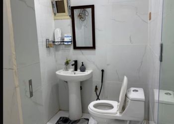 استديو بسرير ماستر وجلسة جانبية 