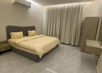 استديو بأثاث مريح وبسيط 