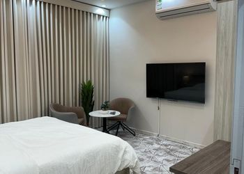 استديو باثاث مريح وبسيط 