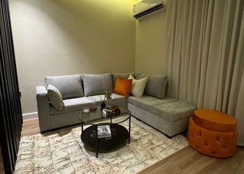 استديو هادئ بدخول ذاتي 