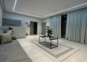 استراحة بمجلس وفناء خارجي 