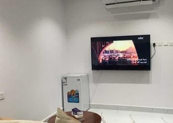 استديو بسرير ماستر وأثاث مريح 