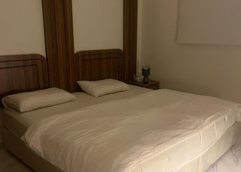 شقة بصالة و غرفة نوم 