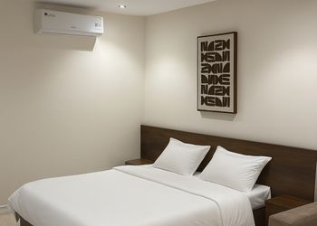 استديو بأثاث مريح وبسيط 