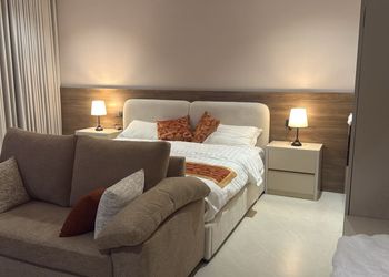 استديو بسرير ماستر وأثاث مريح 
