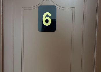 شقة بغرفة معيشة وغرفة نوم 