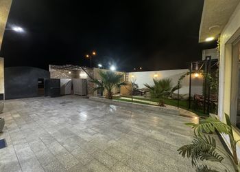 استراحة بمسطح اخضر ومجالس