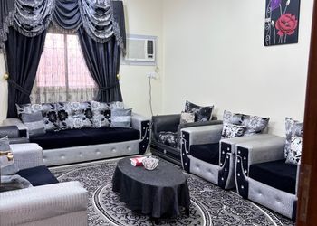 شقة بغرفتين نوم وصالة ومجلس