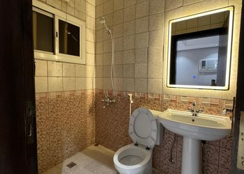 استديو بتصميم هادئ وسرير ماستر