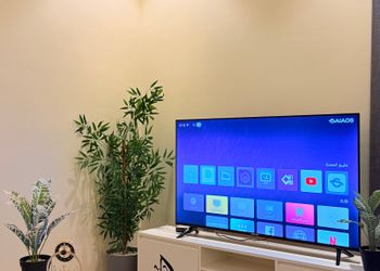 استديو بأثاث مريح وبسيط 