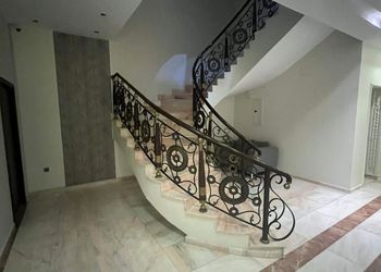 استديو بسرير ماستر وجلسة  