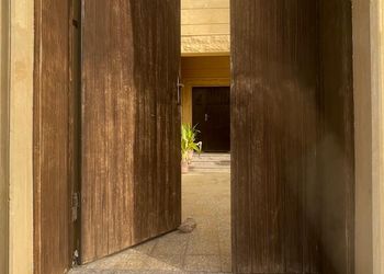 استديو بأثاث مريح وبسيط 