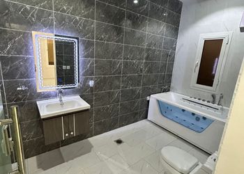 شاليه بمسطح اخضر ومسبح 