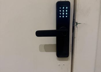 استديو بسرير ماستر وجلسة جانبية