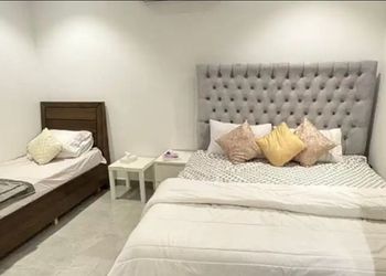 استراحة بمجلس وفناء خارجي 