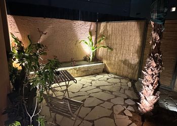 استديو بسرير ماستر وجلسة جانبية 