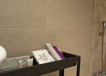 شقة بغرفة معيشة وغرفتين نوم 