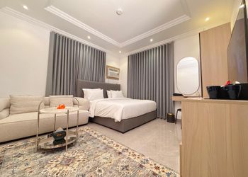 استديو بأثاث مريح وبسيط 