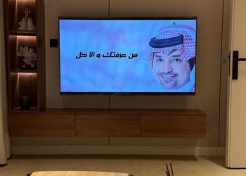 شقة بغرفة معيشة وغرفة نوم 