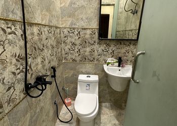 استديو بأثاث مريح وبسيط 