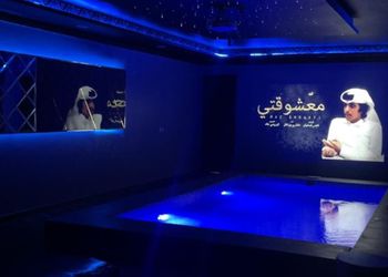 شاليه بجلسة خارجية ومسبح داخلي