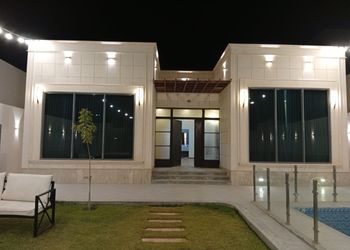 شاليه بجلسة خارجية ومسبح 
