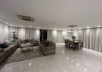 شاليه مطل على البحر و 4 غرف نوم