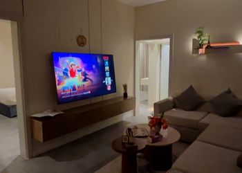 شقة بصالة أنيقة ودخول ذاتي