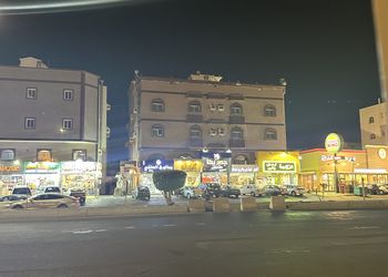 شقة بغرفة جلوس وغرفتين نوم 