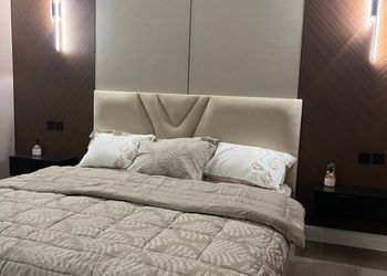 استديو بأثاث مريح وبسيط 