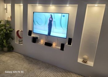شاليه بجلسة خارجية ومسبح 