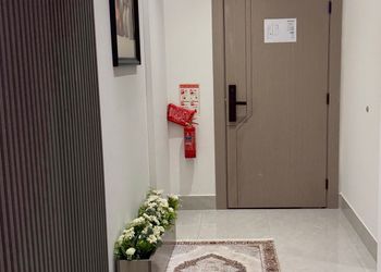 استديو بسرير ماستر وجلسه جانبيه