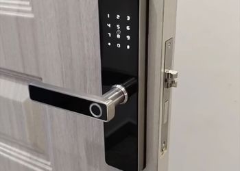 استديو بسرير ماستر وجلسة جانبية
