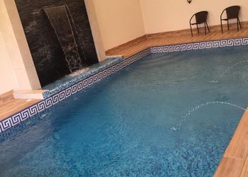 شاليه بصالة جلوس و مسبح