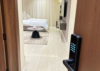 استديو بسرير ماستر وجلسة جانبية