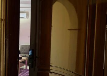 غرفة سرير ماستر بدورة مياة