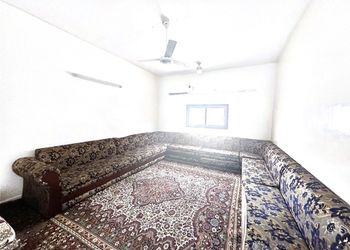 استراحة بمجالس واسعة وأثاث مريح 