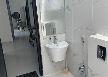 شاليه بمسطح اخضر وجلسة خارجية 