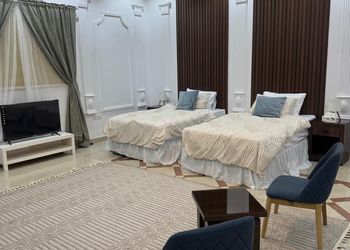 استديو بأثاث مريح وبسيط 