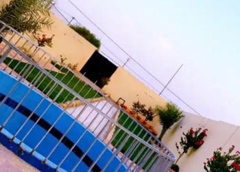 استراحة بمسطح اخضر وجلسه خارجيه