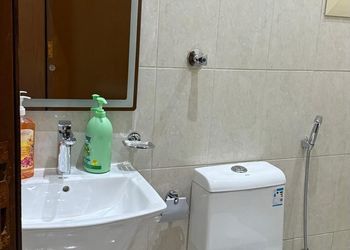 استديو بسرير ماستر وجلسة جانبية 
