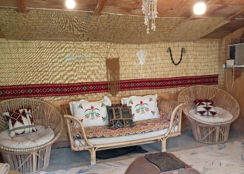 مزرعة بمناظر خلابة وجلسة خارجية 