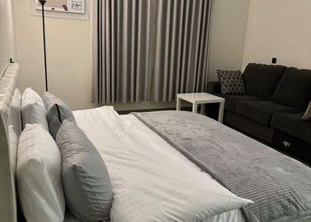 استديو بسرير ماستر وجلسة جانبية