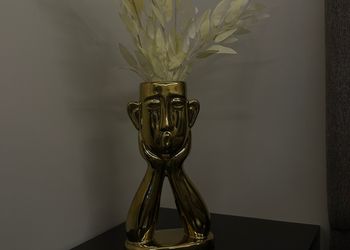 استديو عصري مريح وجذاب بجلسة