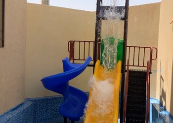 شاليه بمسبح والعاب أطفال