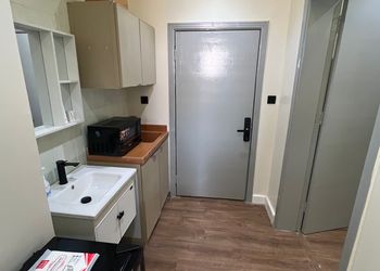 استديو بدخول ذاتي وسرير مريح 