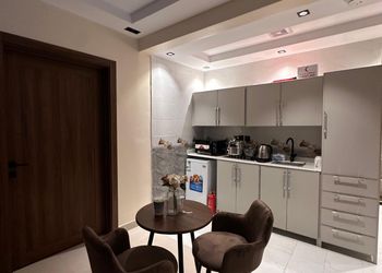 شقة بصالة هادئة ودخول ذاتي 