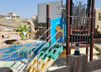 استراحة بمسبح وجلسة خارجية 