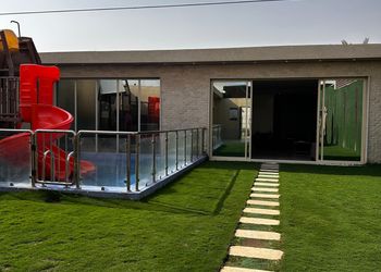 شاليه بمسطح اخضر  و ملحق خارجي